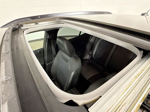 Used 2024 Chevrolet Trax LT w/ Sunroof Package image 21