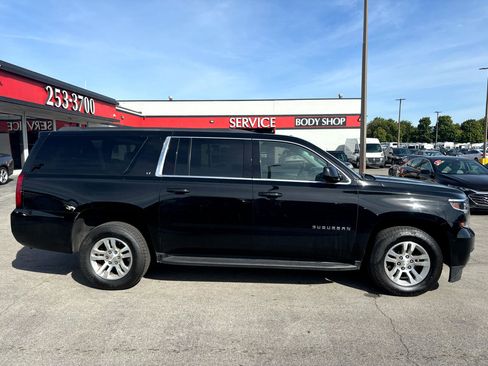 Used 2019 Chevrolet Suburban LT image 2