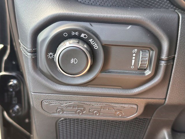 Used 2025 Jeep Wrangler Unlimited Rubicon AWD/4WD image 19