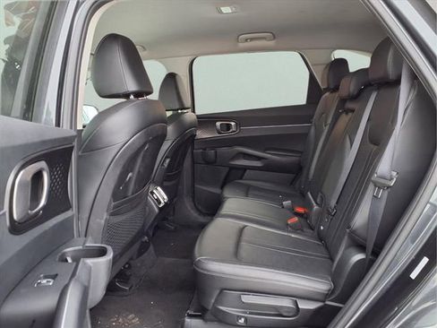 Used 2024 Kia Sorento S image 25