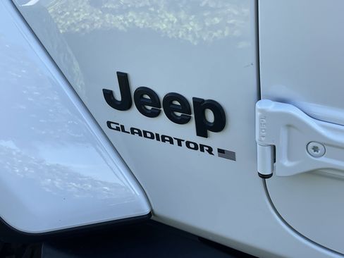 New 2025 Jeep Gladiator Sport image 14