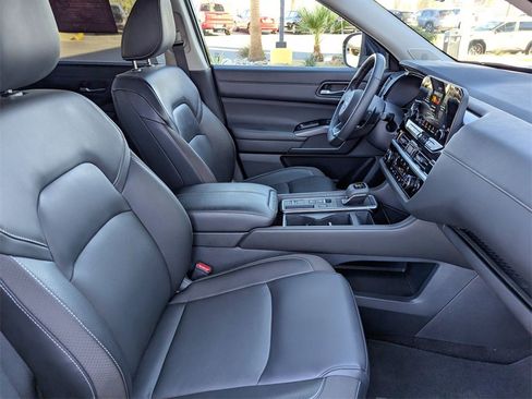 Used 2024 Nissan Pathfinder SL w/ SL Premium Package image 18