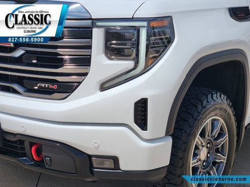 Used 2024 GMC Sierra 1500 AT4 w/ AT4 Preferred Package AWD/4WD image 11