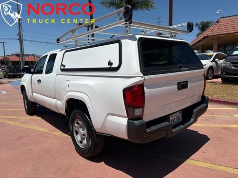 Used 2018 Toyota Tacoma SR image 6
