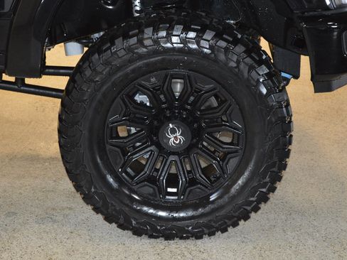 New 2026 Ford F250 Lariat w/ Black Appearance Package image 9