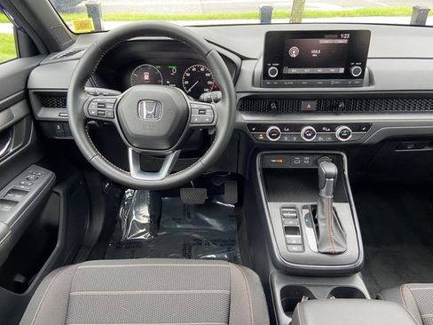 Used 2025 Honda CR-V Sport image 12