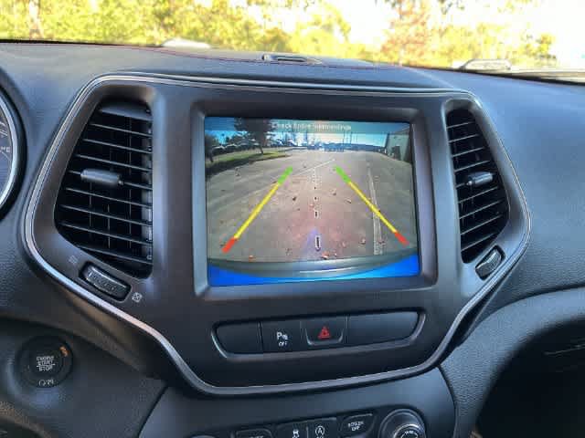 Used 2019 Jeep Cherokee Trailhawk w/ Comfort/Convenience Group AWD/4WD image 26
