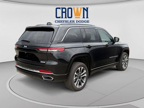 Used 2024 Jeep Grand Cherokee Overland AWD/4WD image 3