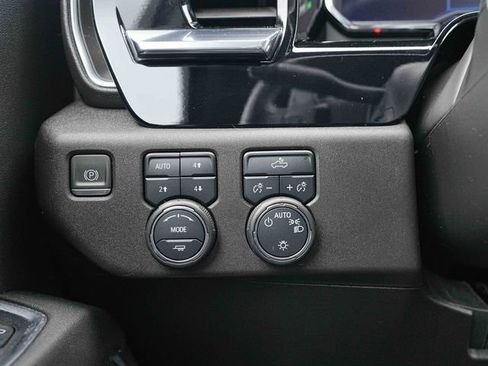 Used 2024 Chevrolet Silverado 1500 LT AWD/4WD image 36