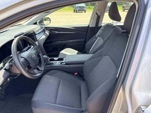 Used 2025 Toyota Camry LE w/ Convenience Package image 19
