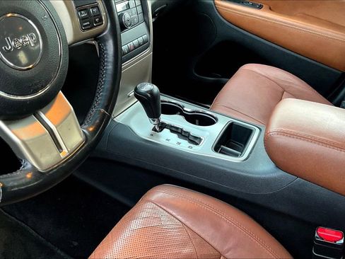 Used 2013 Jeep Grand Cherokee Overland image 18