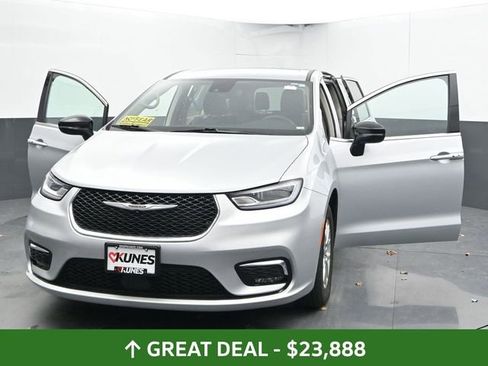 Used 2024 Chrysler Pacifica Touring-L FWD image 55