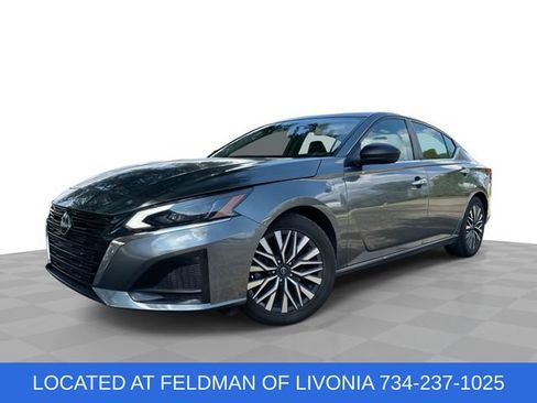 Used 2024 Nissan Altima 2.5 SV FWD image 1