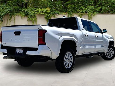 Certified 2025 Toyota Tacoma SR5 w/ SR5 Upgrade Package AWD/4WD image 5