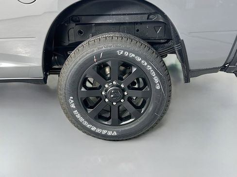 New 2026 RAM 3500 Big Horn AWD/4WD image 17