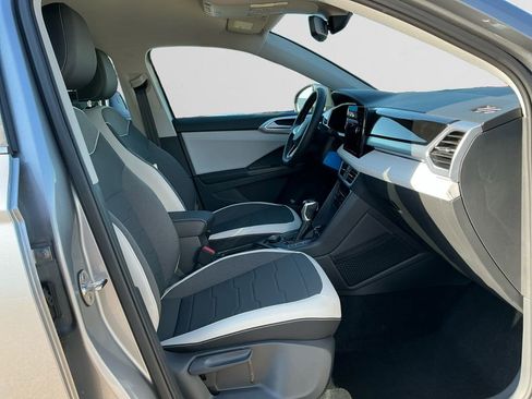 New 2025 Volkswagen Taos SE image 15