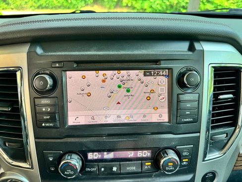 Used 2019 Nissan Titan SL image 24