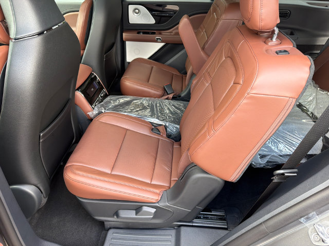New 2027 Lincoln Aviator Reserve w/ Luxury Package RWD image 20