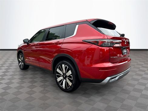 New 2025 Mitsubishi Outlander SE image 7
