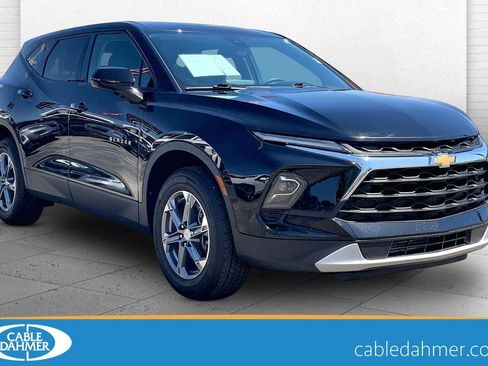 Used 2025 Chevrolet Blazer LT FWD image 1