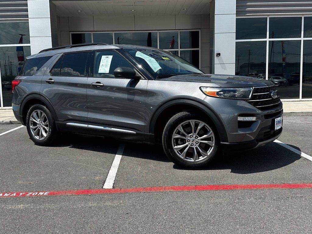 Used 2021 Ford Explorer XLT w/ Equipment Group 202A RWD image 2