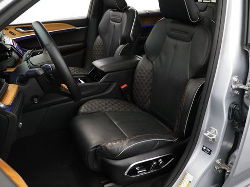 Used 2023 Jeep Grand Cherokee L Summit AWD/4WD image 2