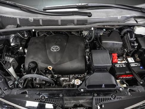 Used 2020 Toyota Sienna SE Premium FWD image 27