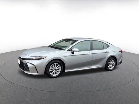 Used 2025 Toyota Camry LE image 8