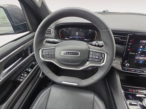 Used 2022 Jeep Wagoneer Series II AWD/4WD image 12