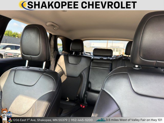 Used 2019 Jeep Cherokee Latitude Plus w/ Cold Weather Group AWD/4WD image 5