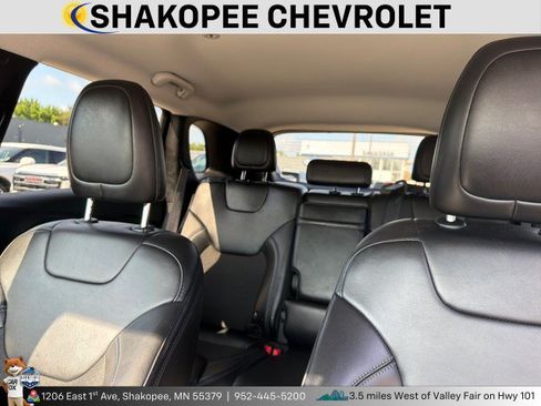 Used 2019 Jeep Cherokee Latitude Plus w/ Cold Weather Group AWD/4WD image 5