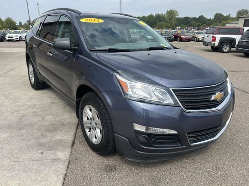 Used 2013 Chevrolet Traverse LS FWD image 3