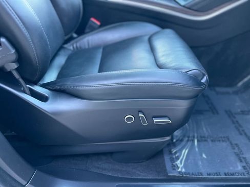 Used 2022 Tesla Model X image 22