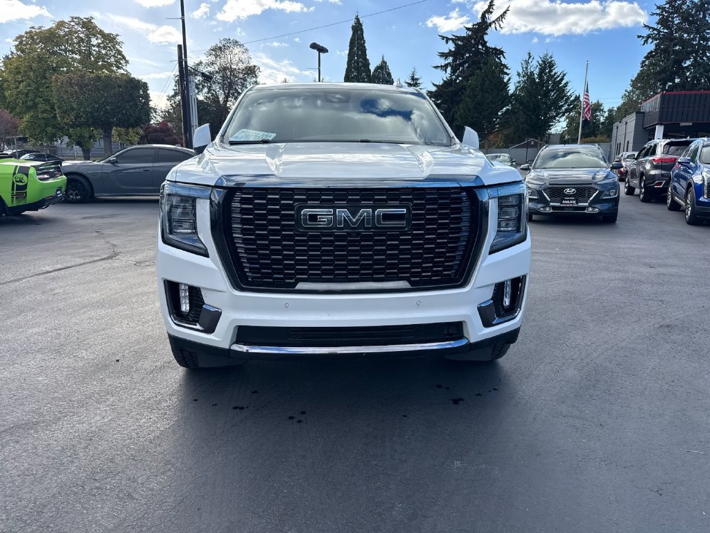 Used 2023 GMC Yukon Denali Ultimate AWD/4WD image 2