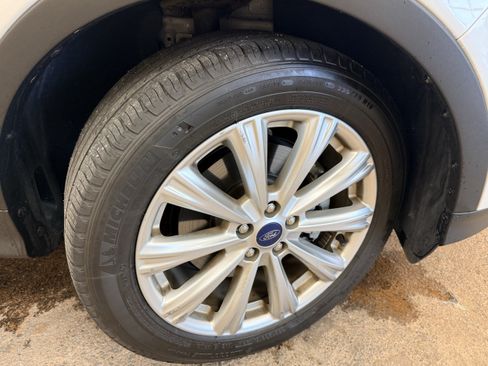 Used 2019 Ford Escape SEL AWD/4WD image 19