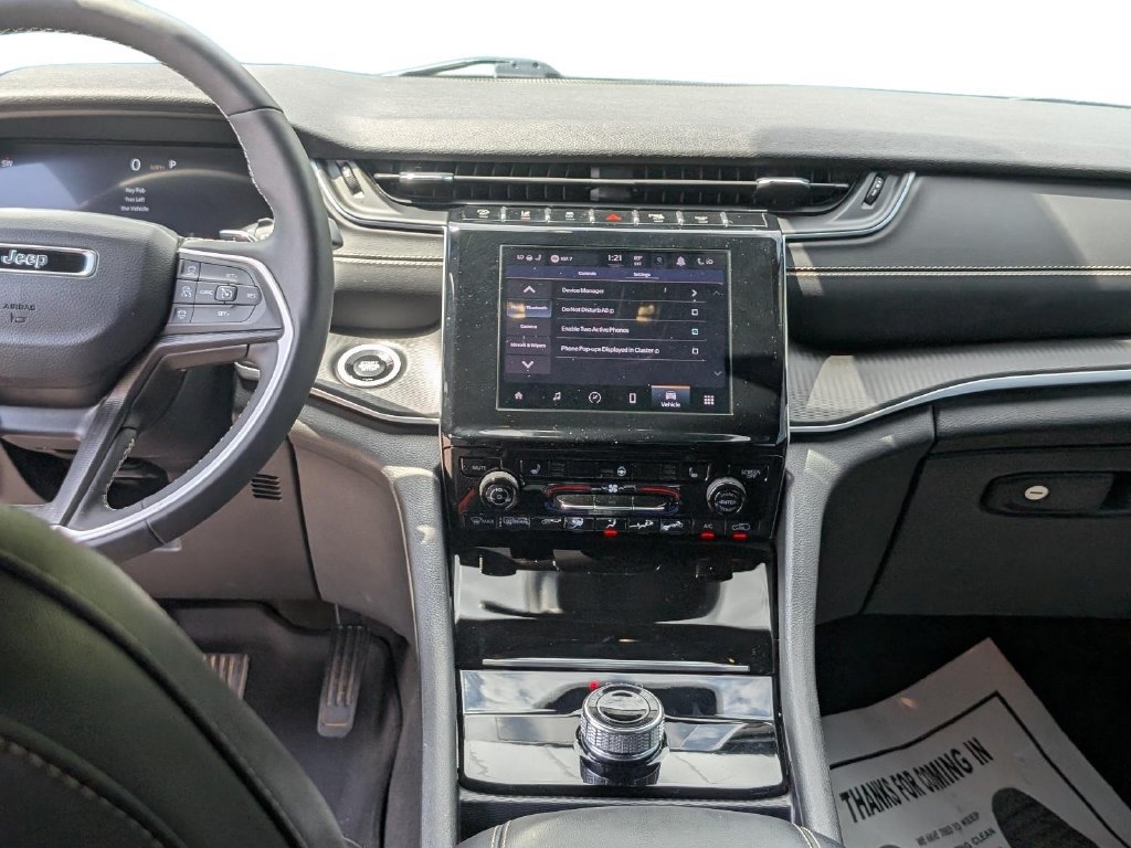 Used 2025 Jeep Grand Cherokee Altitude RWD image 19