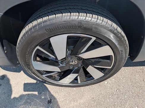 Certified 2024 Volkswagen Taos SEL AWD/4WD image 9