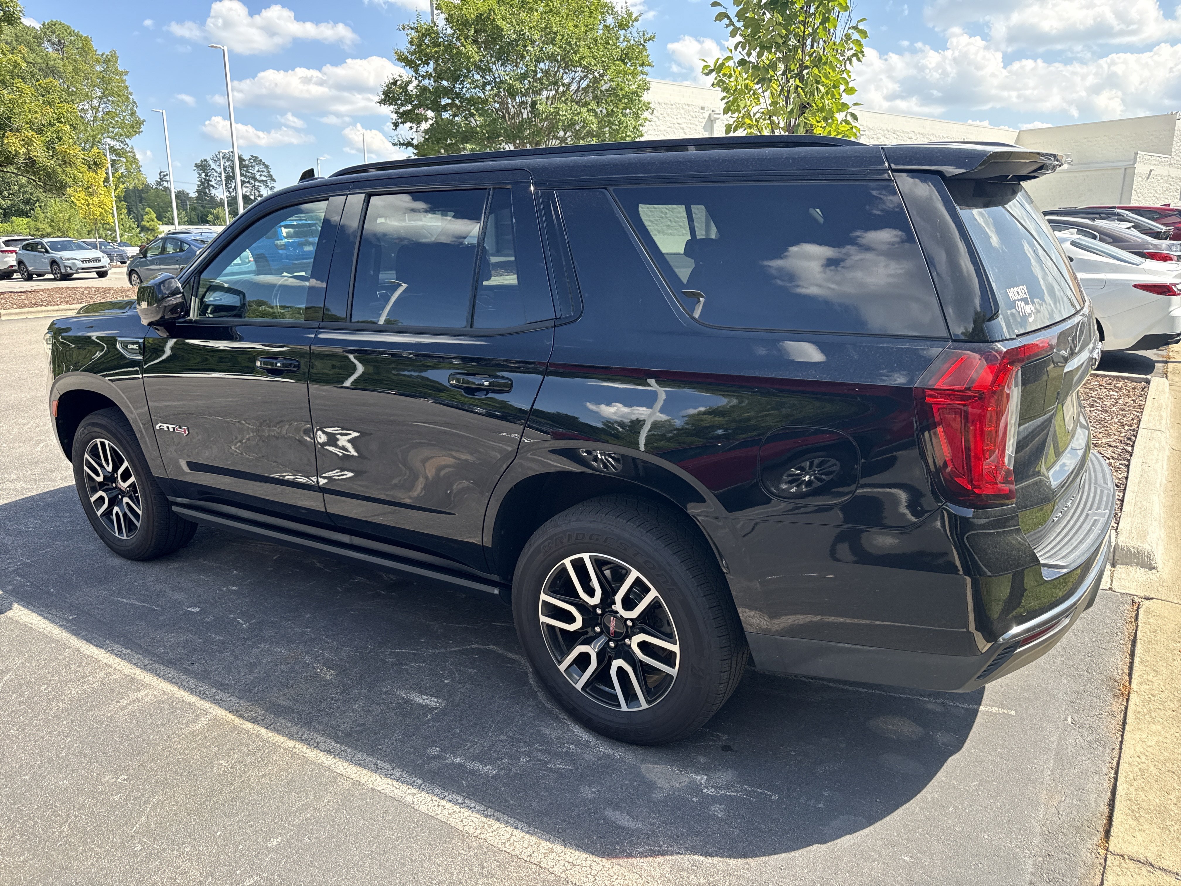 Used 2021 GMC Yukon AT4 w/ AT4 Premium Package AWD/4WD image 46