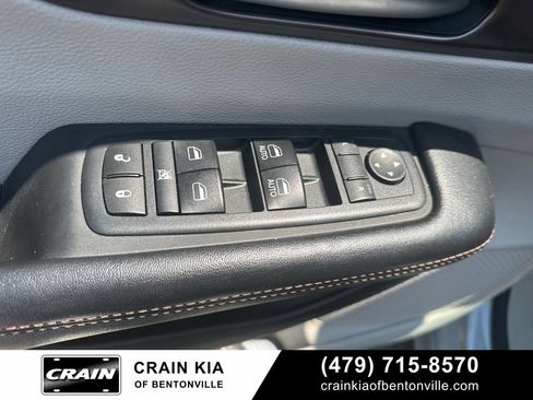 Used 2017 Chrysler Pacifica Touring-L FWD image 14