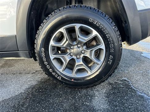 Certified 2022 Jeep Cherokee Trailhawk image 11