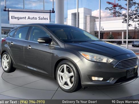 Used 2017 Ford Focus Titanium image 3