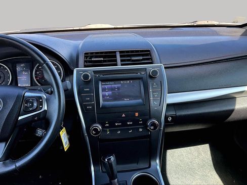 Used 2017 Toyota Camry SE FWD image 6