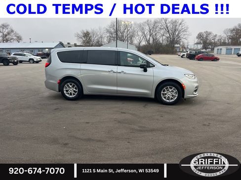 New 2026 Chrysler Pacifica Select image 7