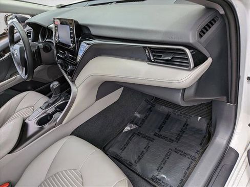 Used 2024 Toyota Camry SE w/ Convenience Package image 18