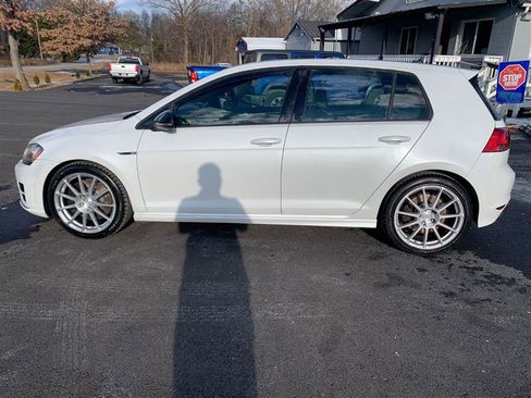 Used 2017 Volkswagen Golf 4-Door image 8