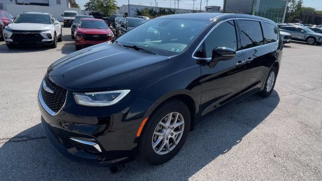 Used 2025 Chrysler Pacifica Select FWD image 6