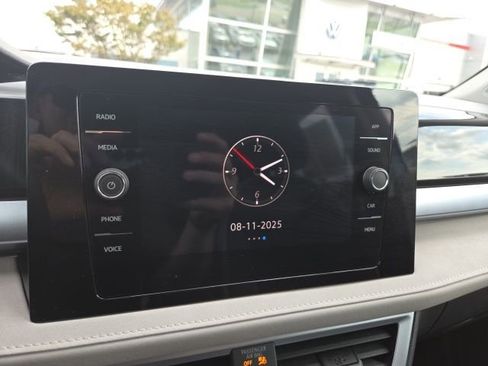 Used 2025 Volkswagen Taos SE image 14