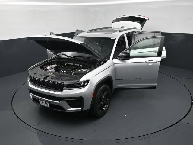 New 2026 Jeep Grand Cherokee Limited w/ Limited Altitude Package AWD/4WD image 26