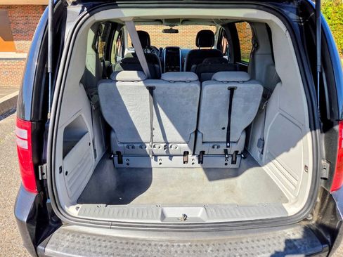 Used 2010 Dodge Grand Caravan SE FWD image 9