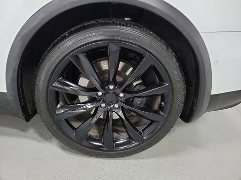 Used 2019 Tesla Model X image 8